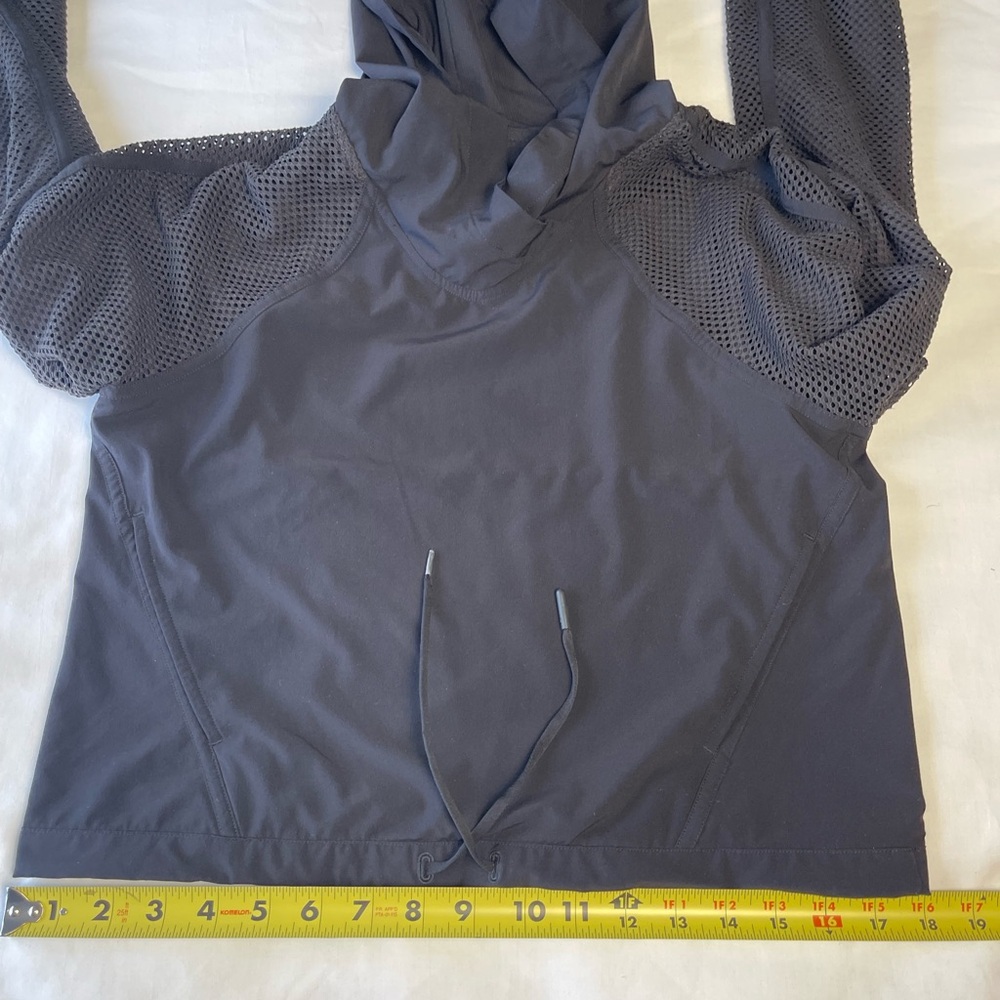 Lululemon Catch a Breeze Black Cropped Pullover Hoodie Fits like Women’s Size 2 - Picture 12 of 14
